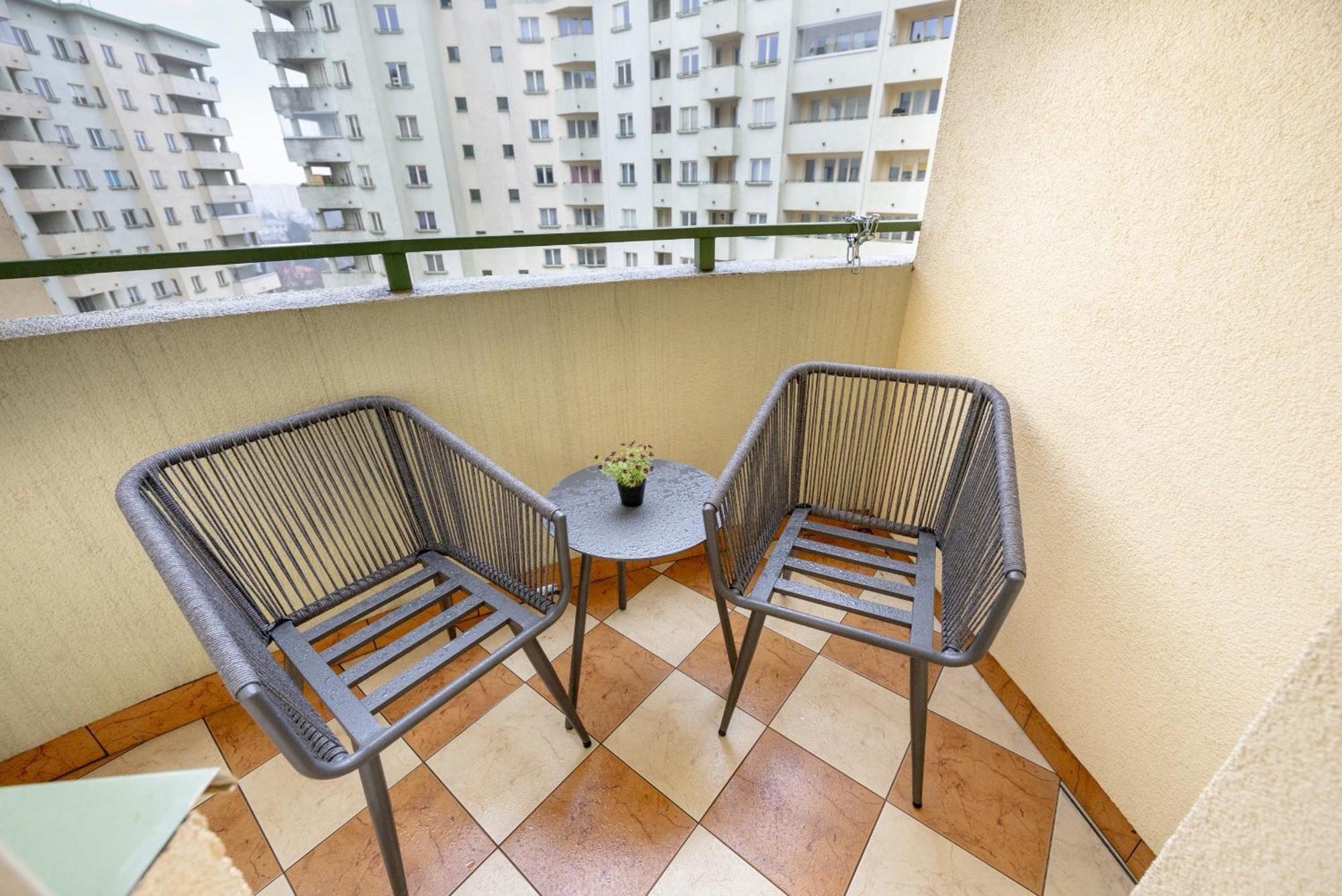 Bukowinska Apartment With Balcony And Parking And Swimming Pool By Noclegi Renters Warsaw Exterior photo